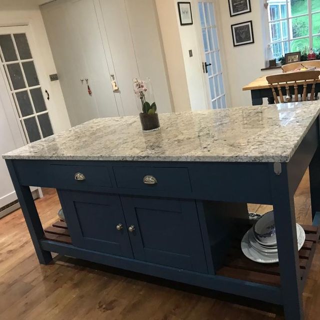 Kitchen island open sides